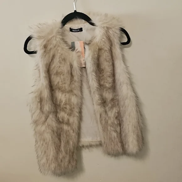 Women's Faux Fur Vest - Cream - Picture 3 of 5